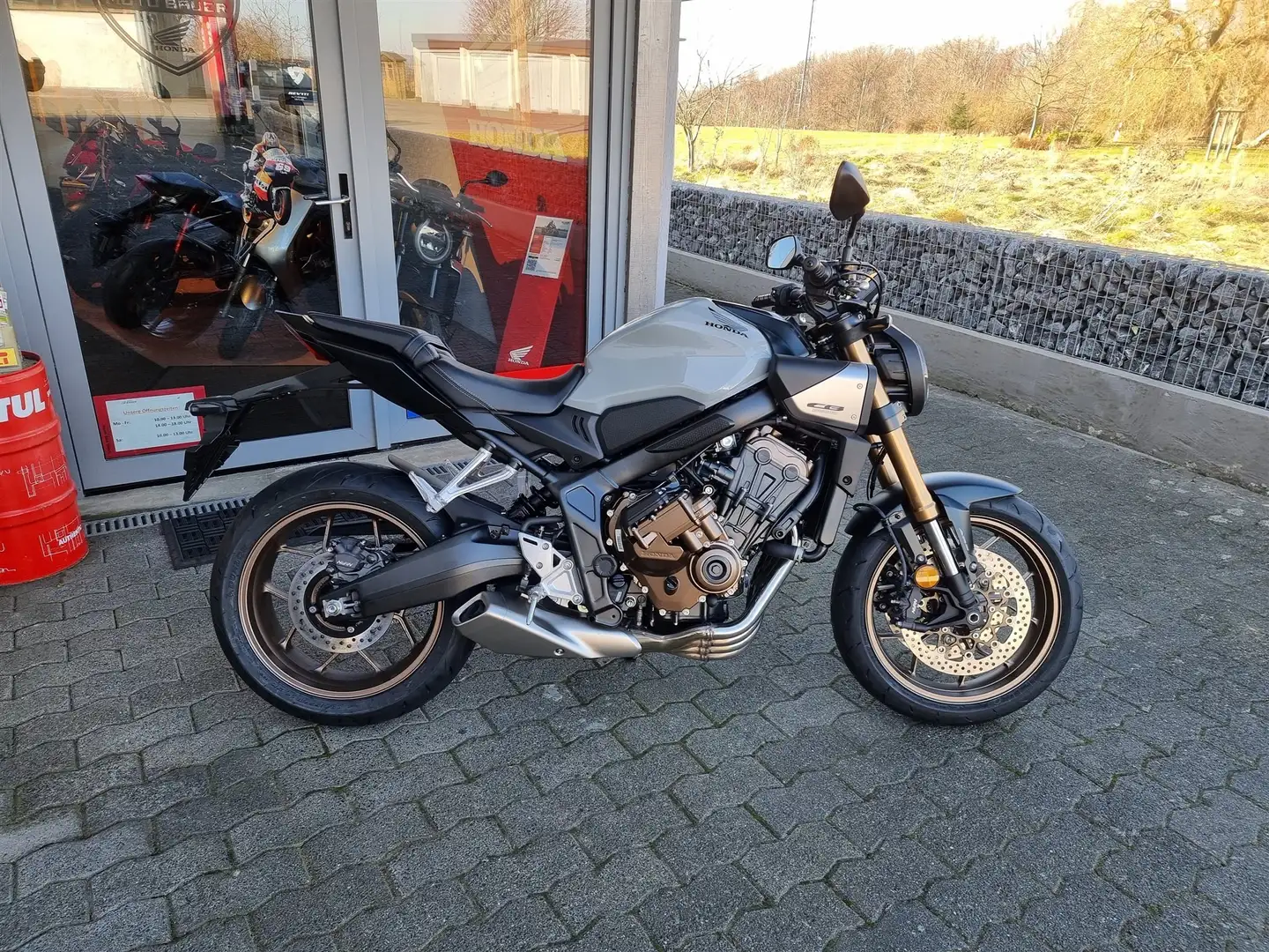 Honda CB 650 auf Lager Grey - 2