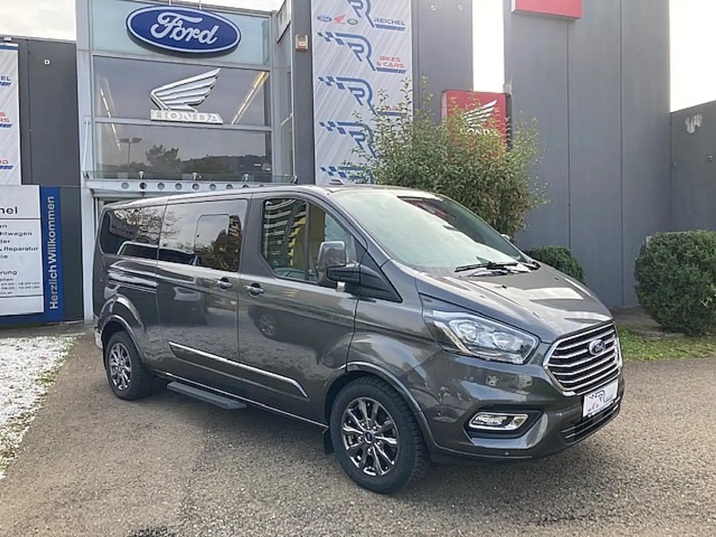 Ford Tourneo Custom 2,0 EcoBlue 320 L2 Titanium Grau - 1