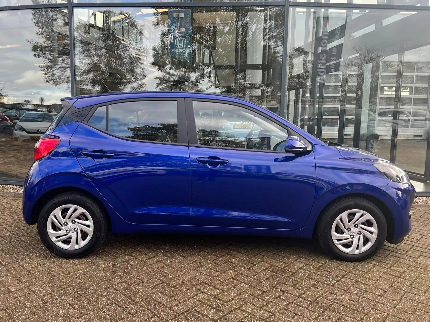 Hyundai i10 1.0 Comfort 5-zits | RIJSTROOKASSISTENT | AIRCO | Bleu - 2