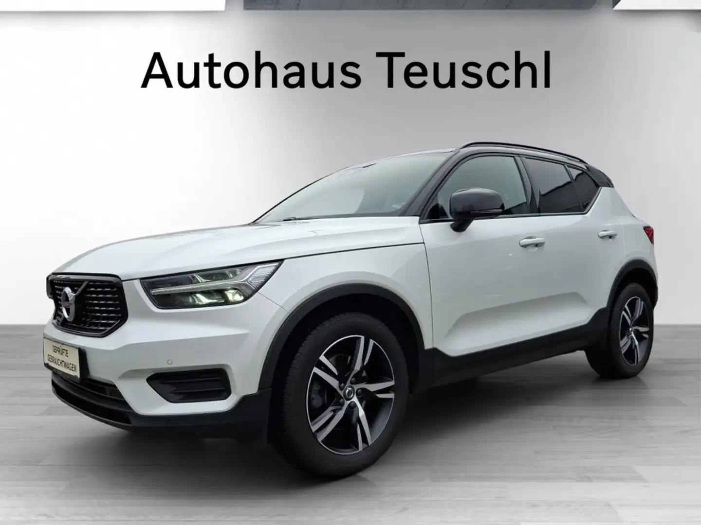 Volvo XC40 D4 AWD R-Design Weiß - 1