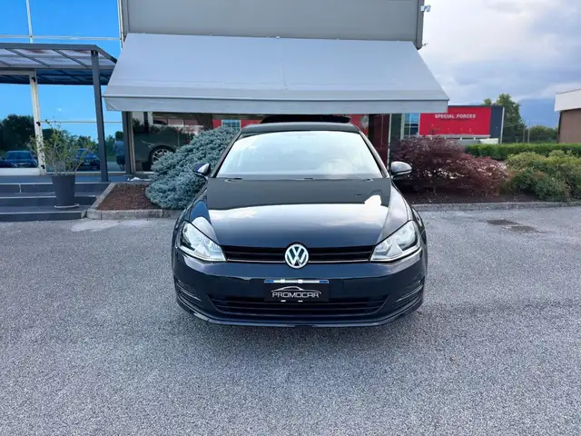 Volkswagen Golf view 2