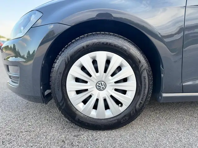 Volkswagen Golf view 6