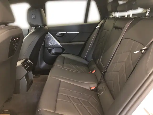 BMW 5 Series view 7