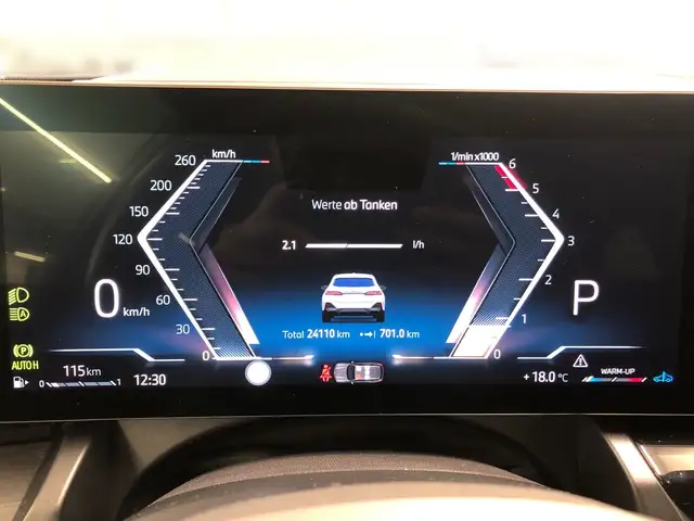 BMW 5 Series view 4