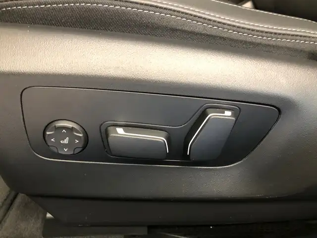 BMW 5 Series view 6