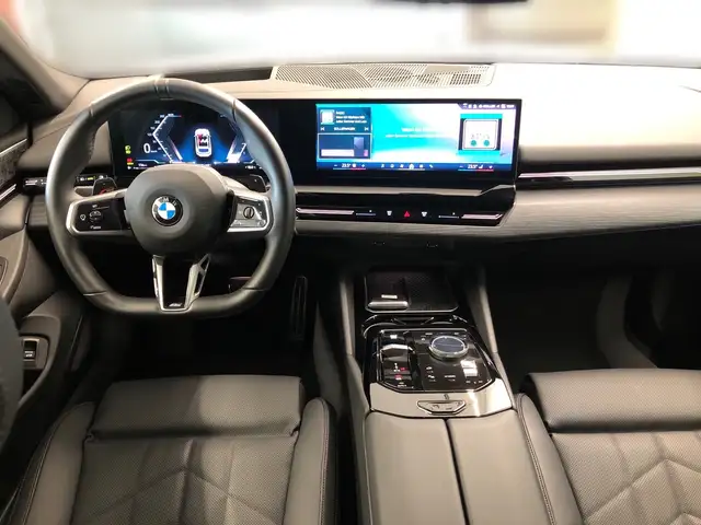 BMW 5 Series view 9