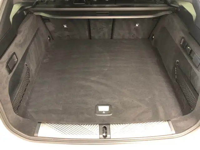 BMW 5 Series view 11