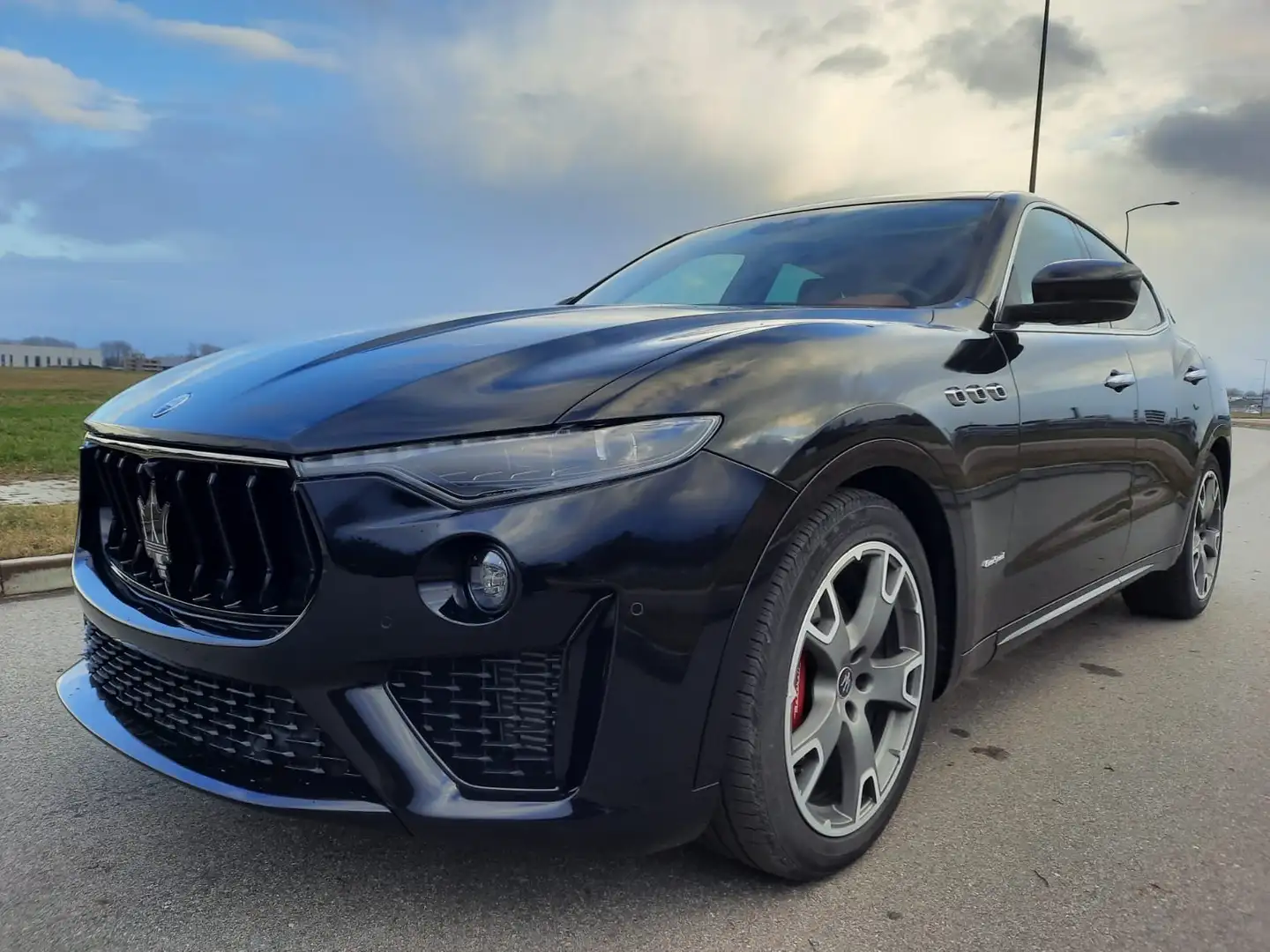 Maserati Levante Q4 GranSport Schwarz - 1