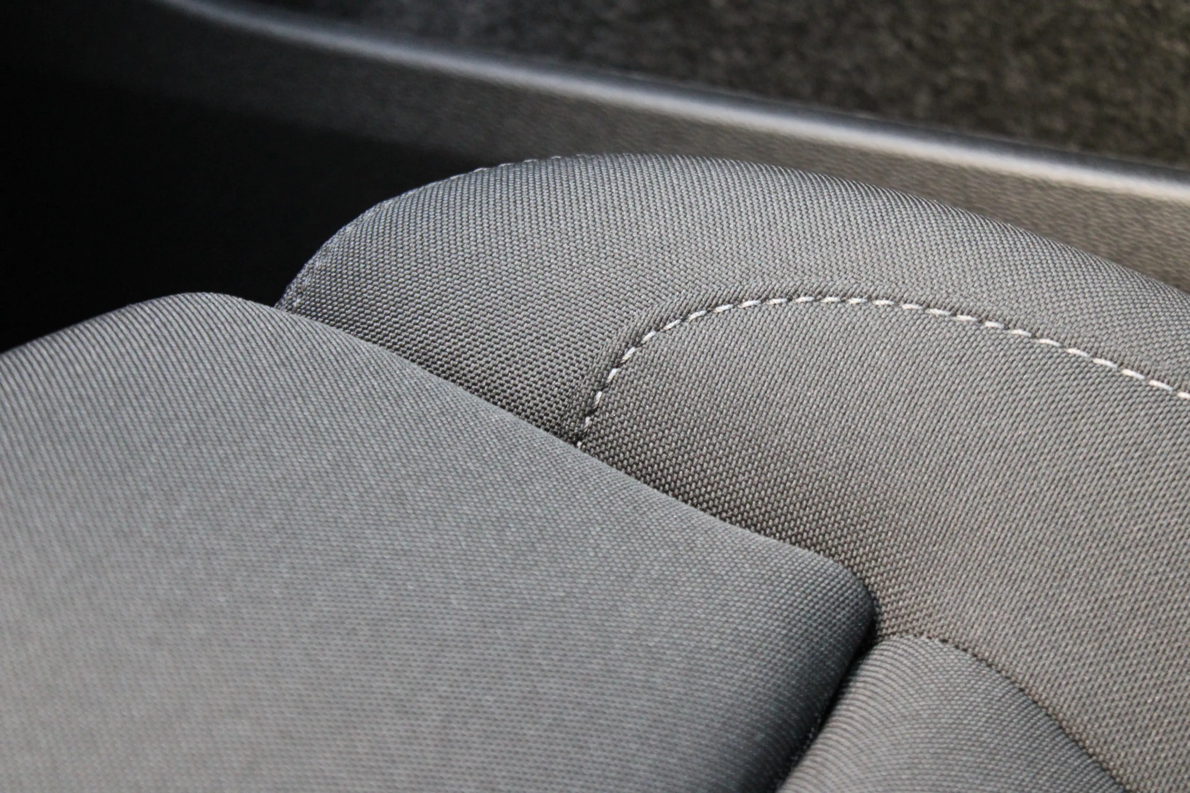 Volvo EC40 Single Plus Europa Black Edition 70kWh Power Seats — photo 16