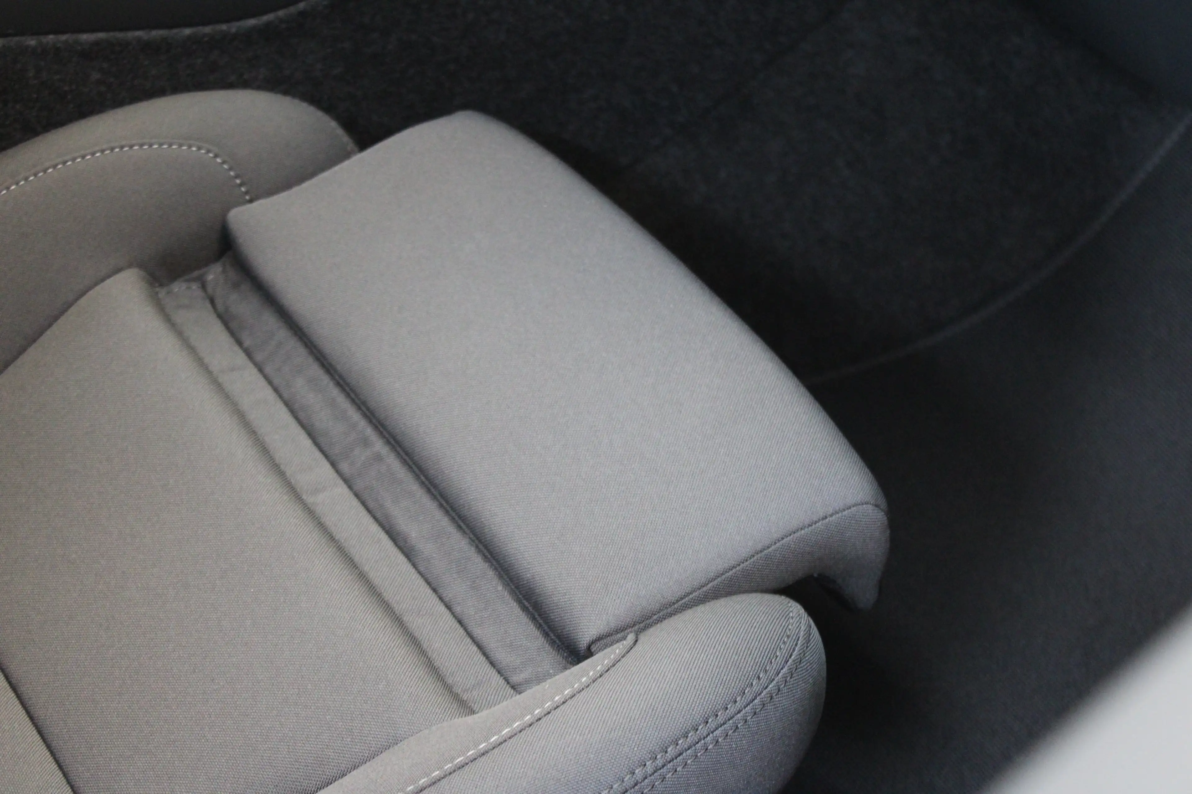 Volvo EC40 Single Plus Europa Black Edition 70kWh Power Seats — photo 24