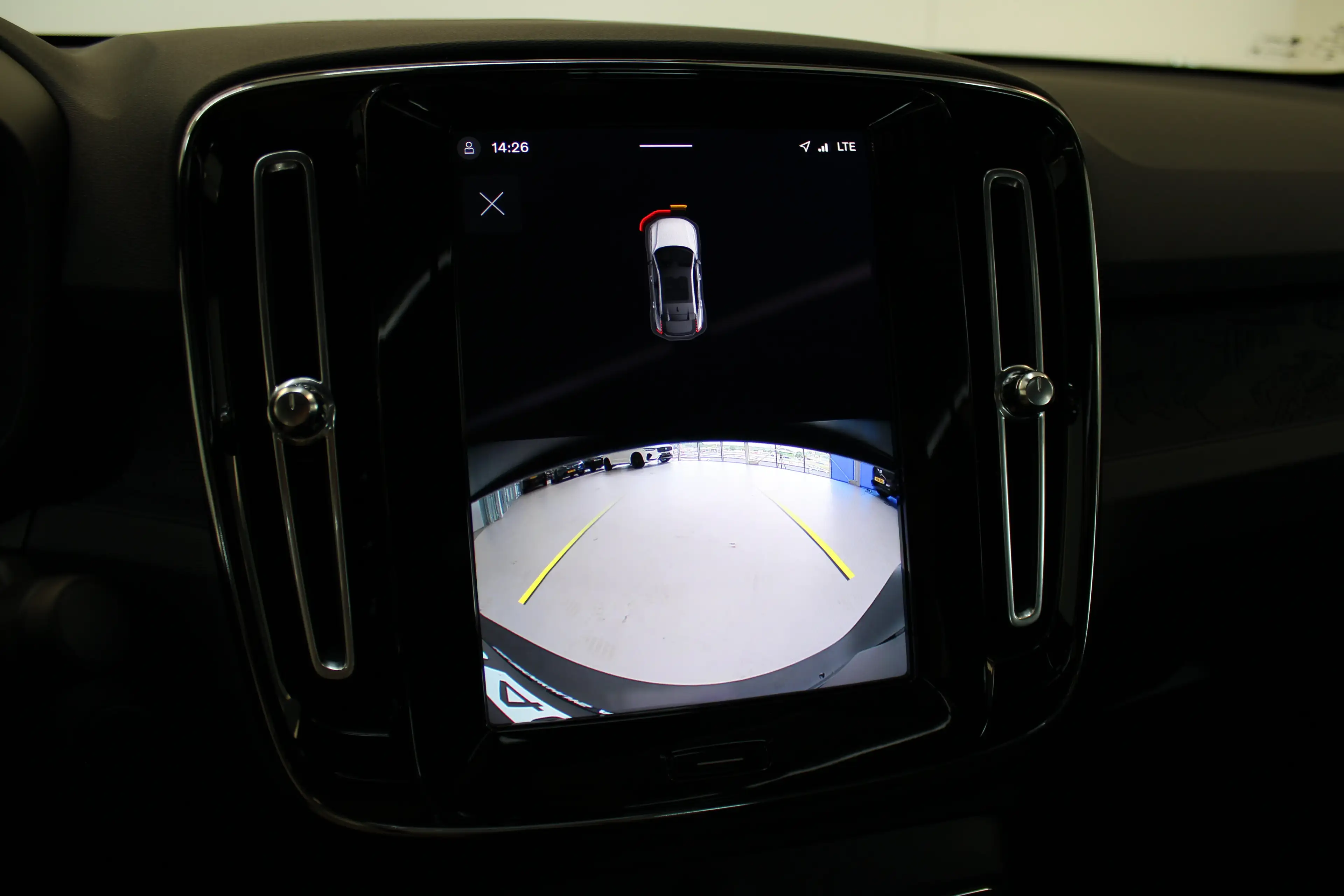 Volvo EC40 Single Plus Europa Black Edition 70kWh Power Seats — photo 10