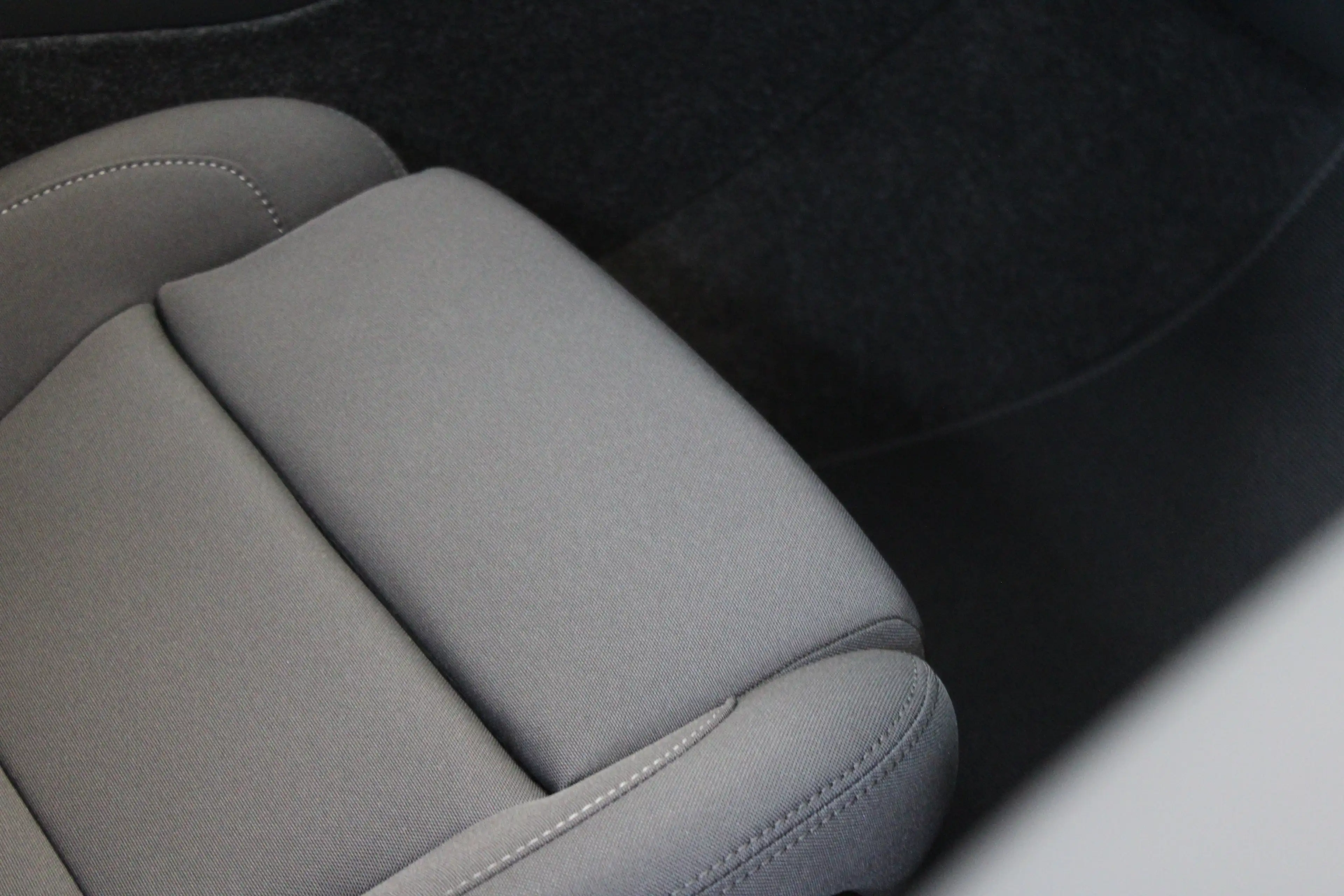 Volvo EC40 Single Plus Europa Black Edition 70kWh Power Seats — photo 22