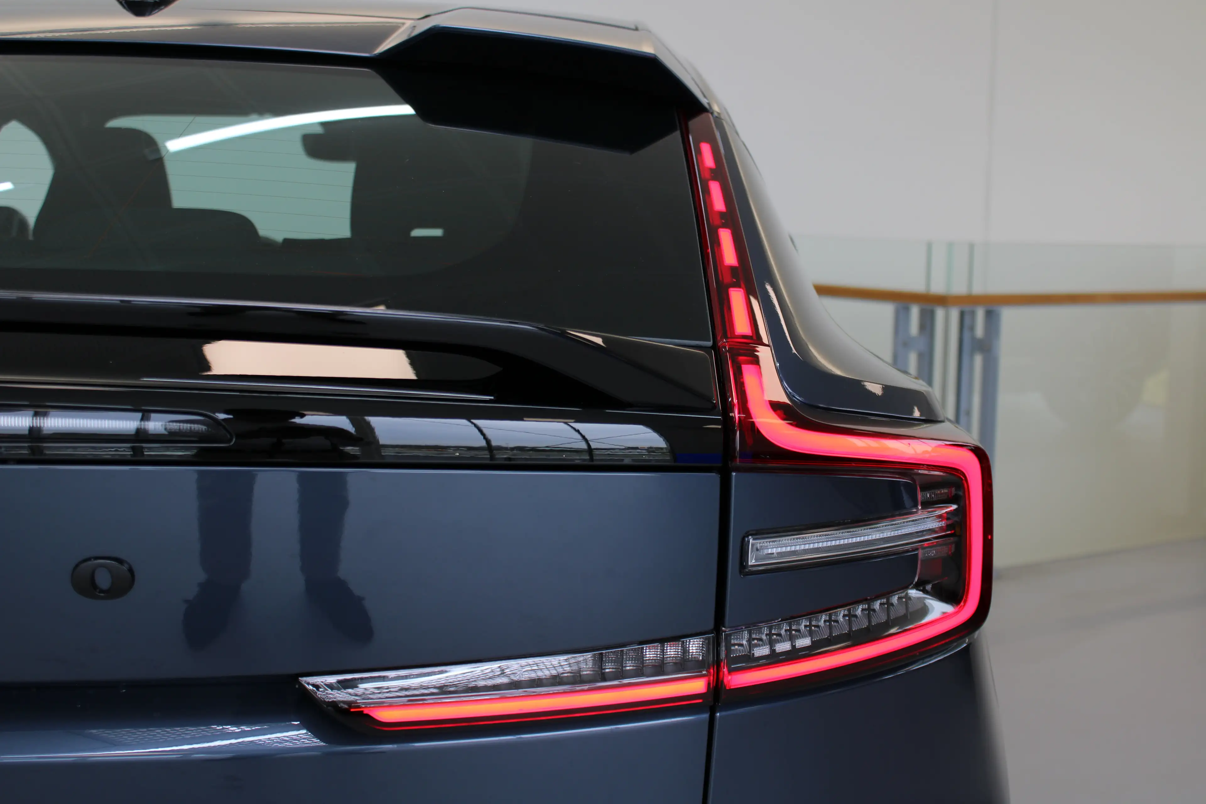 Volvo EC40 Single Plus Europa Black Edition 70kWh Power Seats — photo 49