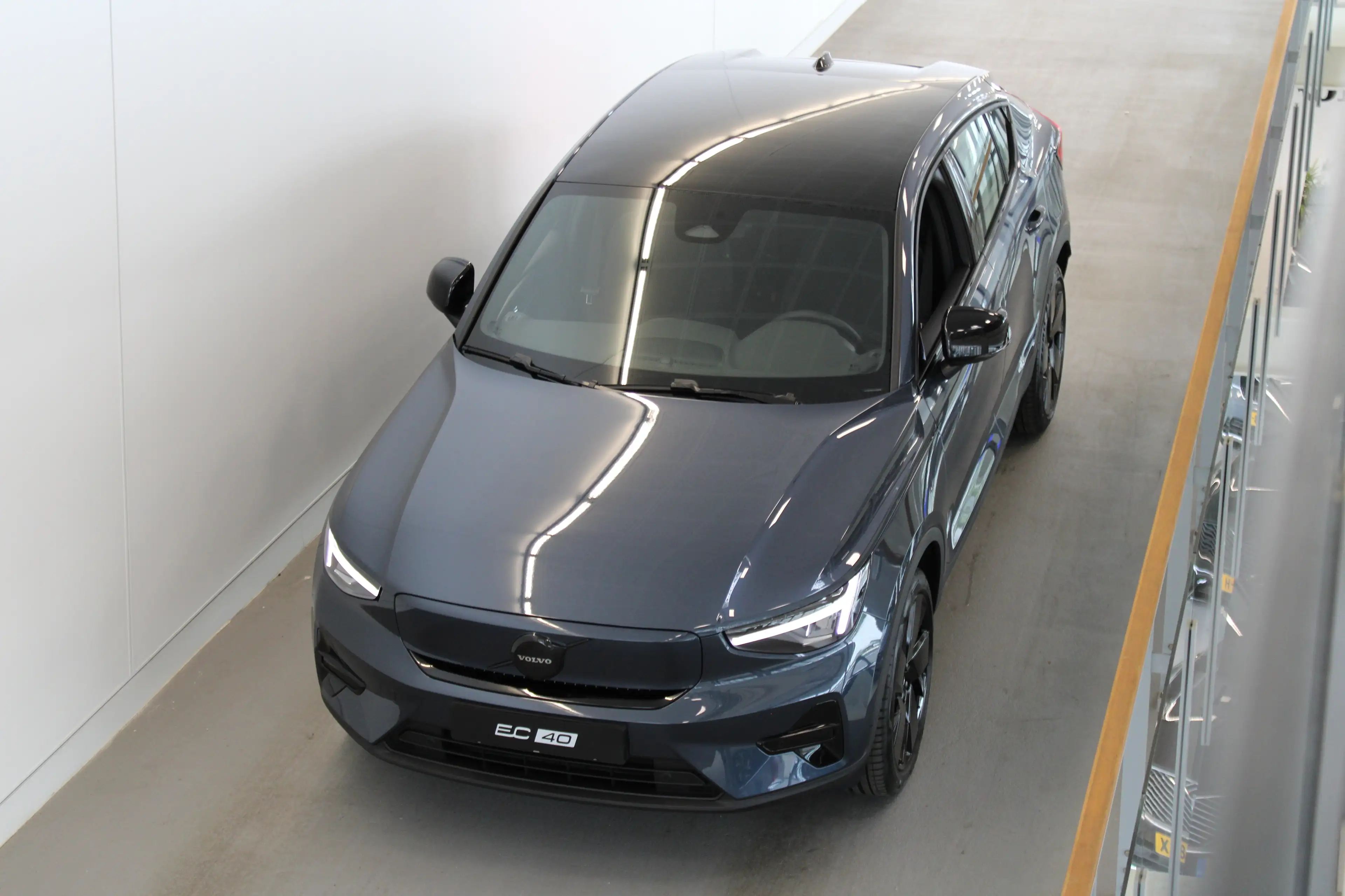 Volvo EC40 Single Plus Europa Black Edition 70kWh Power Seats — photo 18