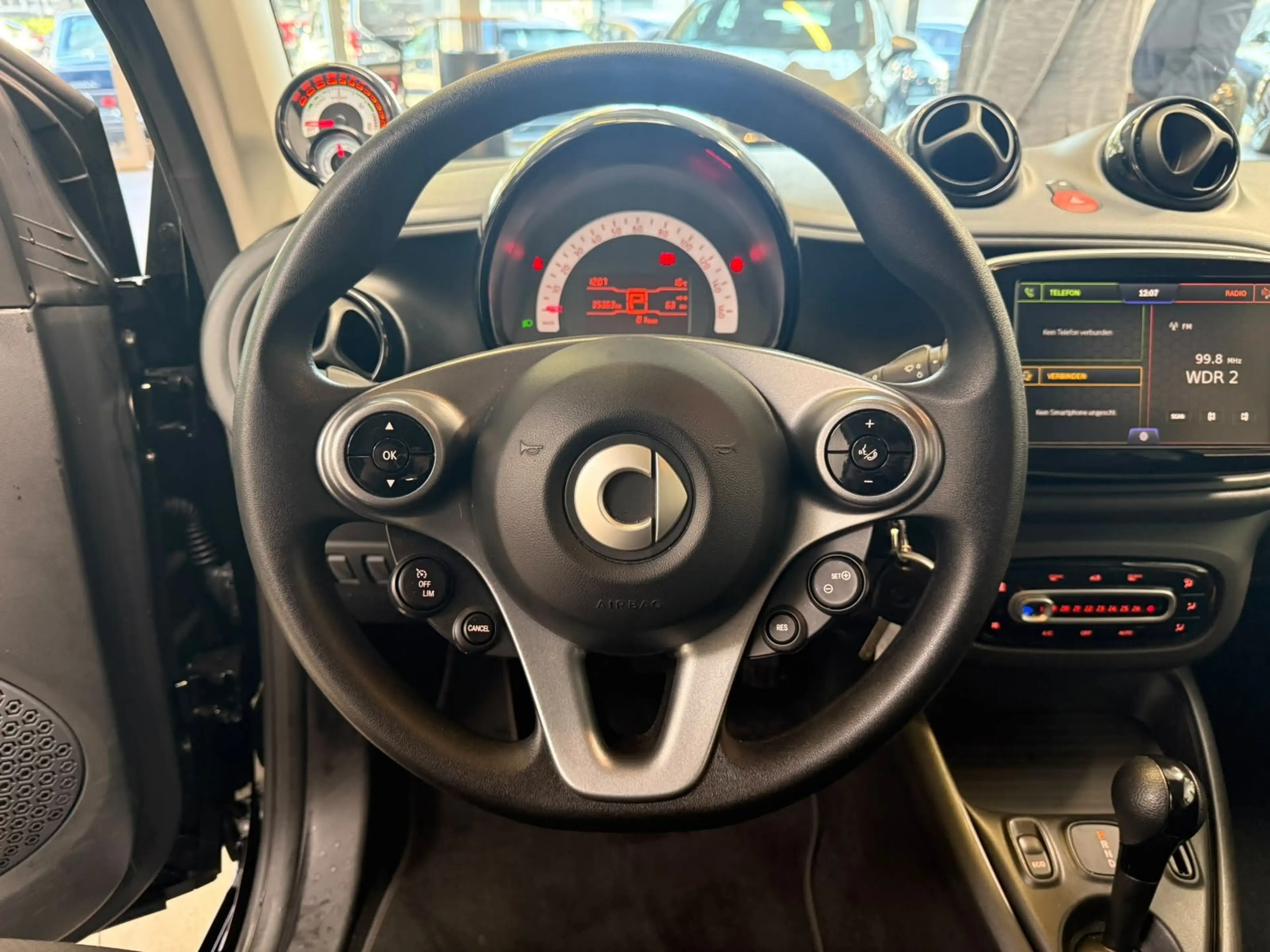 smart forTwo EQ fortwo Coupé 22KW+PURE+KLIMA+DAB+EINPARKHILFE — photo 9