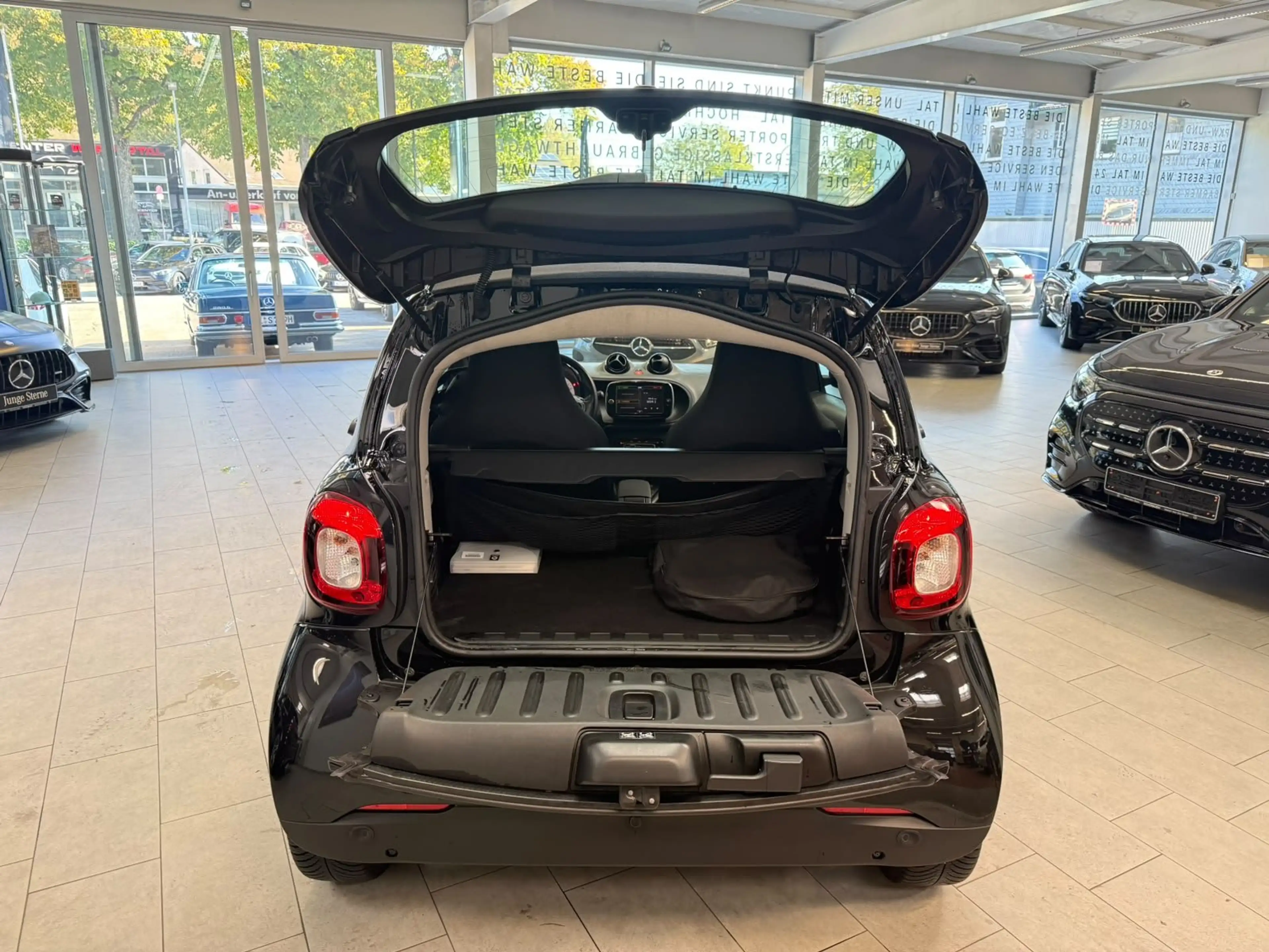 smart forTwo EQ fortwo Coupé 22KW+PURE+KLIMA+DAB+EINPARKHILFE — photo 6