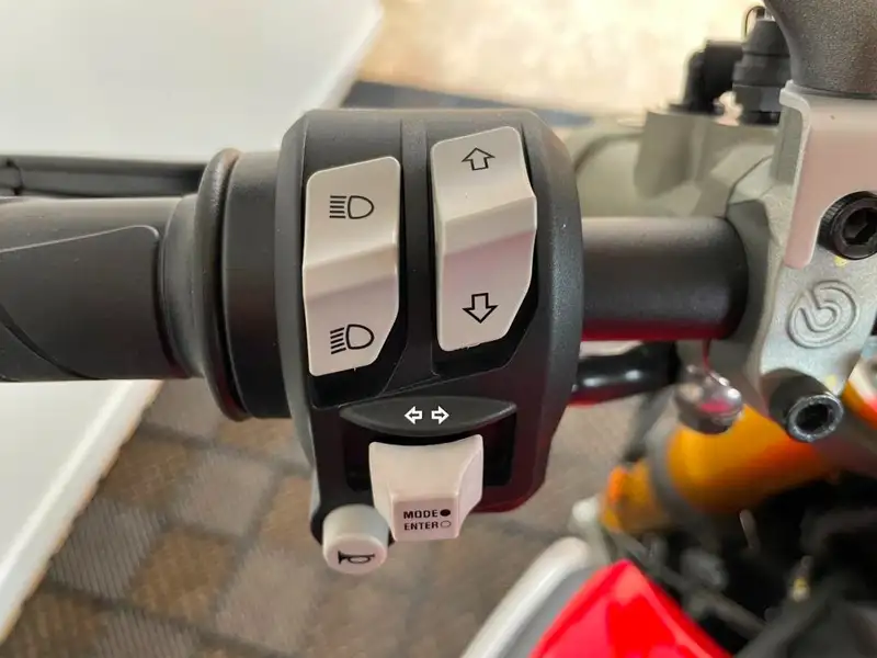 Ducati Monster 937 - foto 4