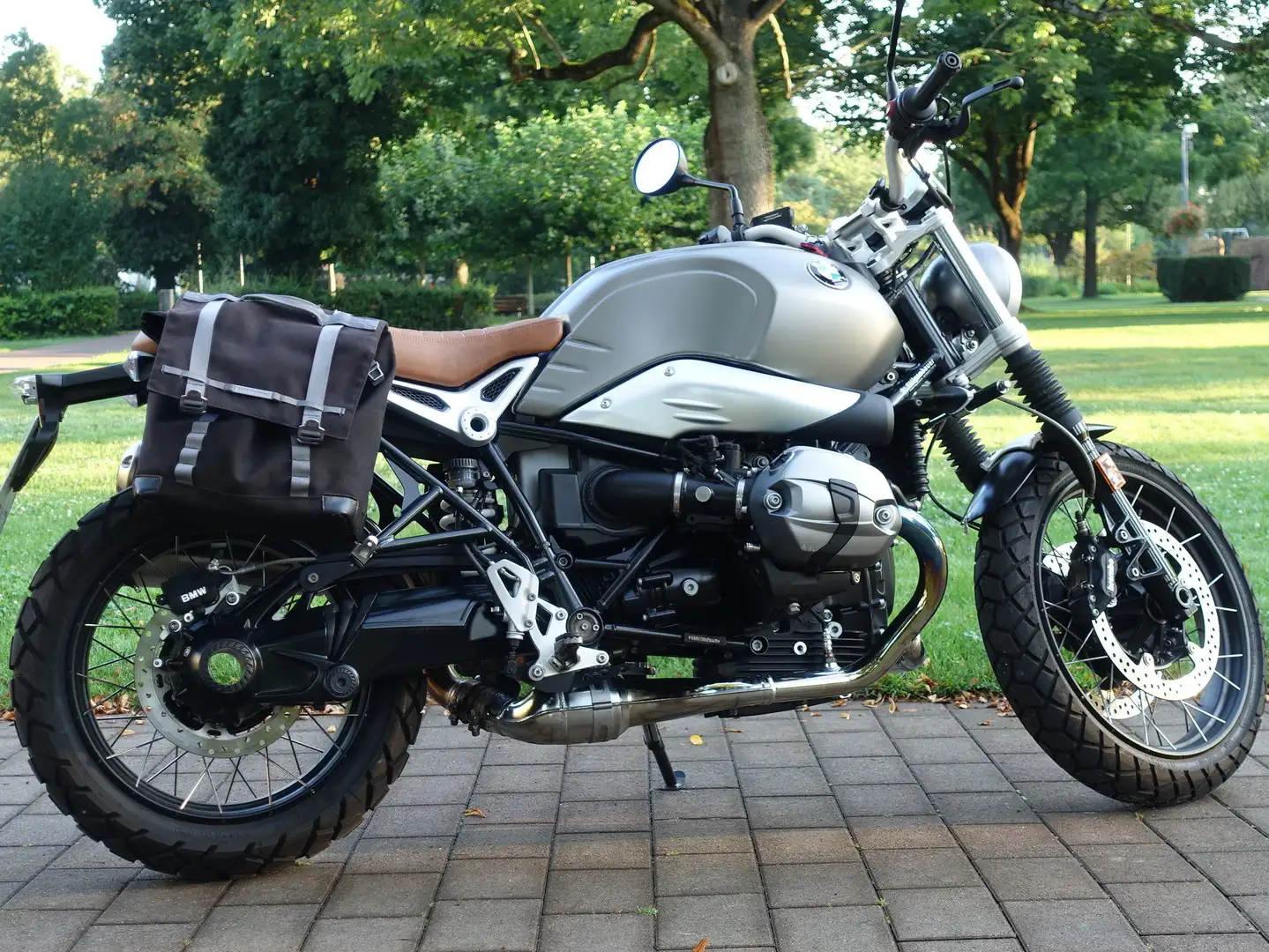 BMW R nineT Scrambler Gris - 2