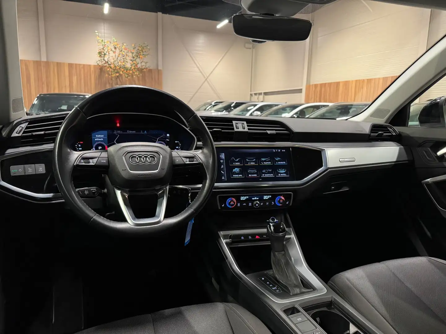 Audi Q3 35 TFSI 150PK S-Tronic, Virtual Cockpit, Apple Car Zwart - 2