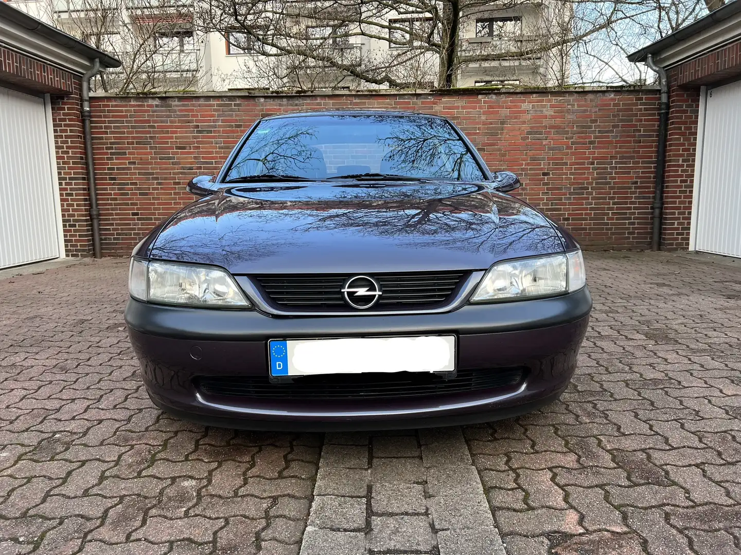 Opel Vectra 1.8 • TÜV 06/27 - 2