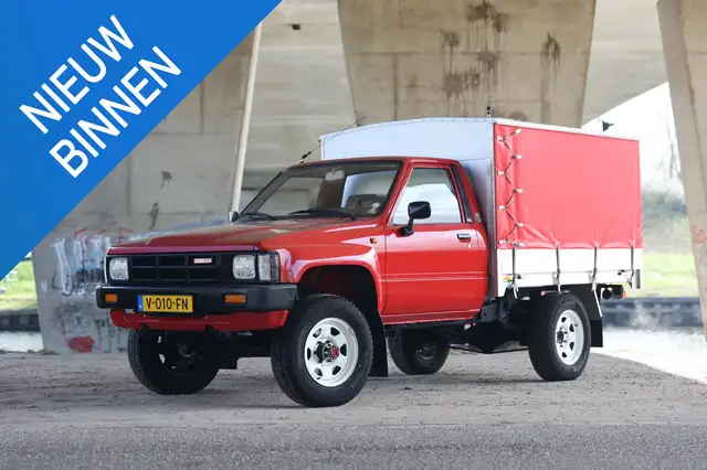 Toyota Hilux 2.0 4WD 3Y Feuerwehr