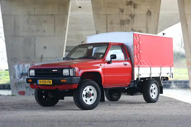 Toyota Hilux 2.0 4WD 3Y Feuerwehr