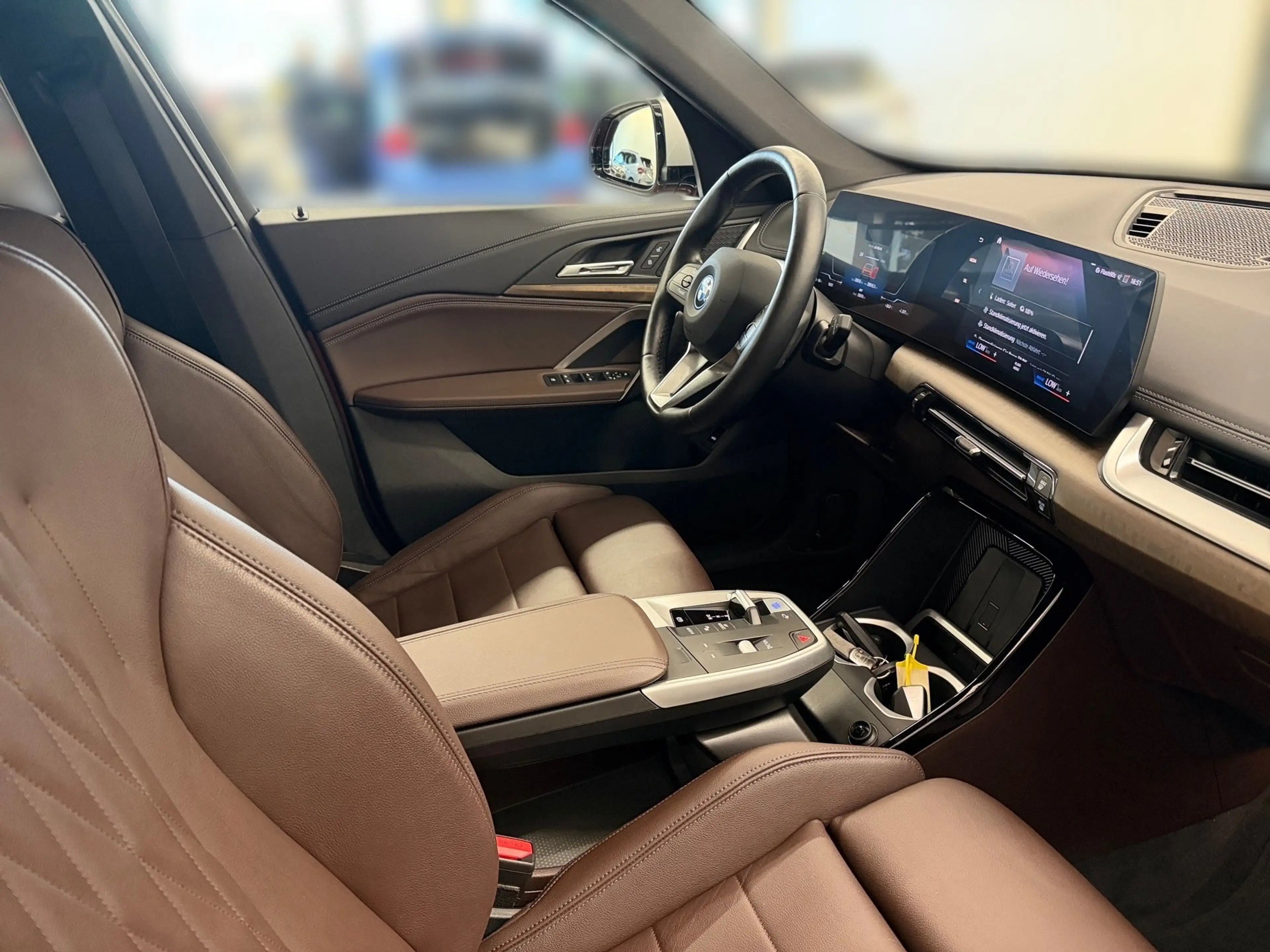 BMW iX1 xDrive30 — photo 11