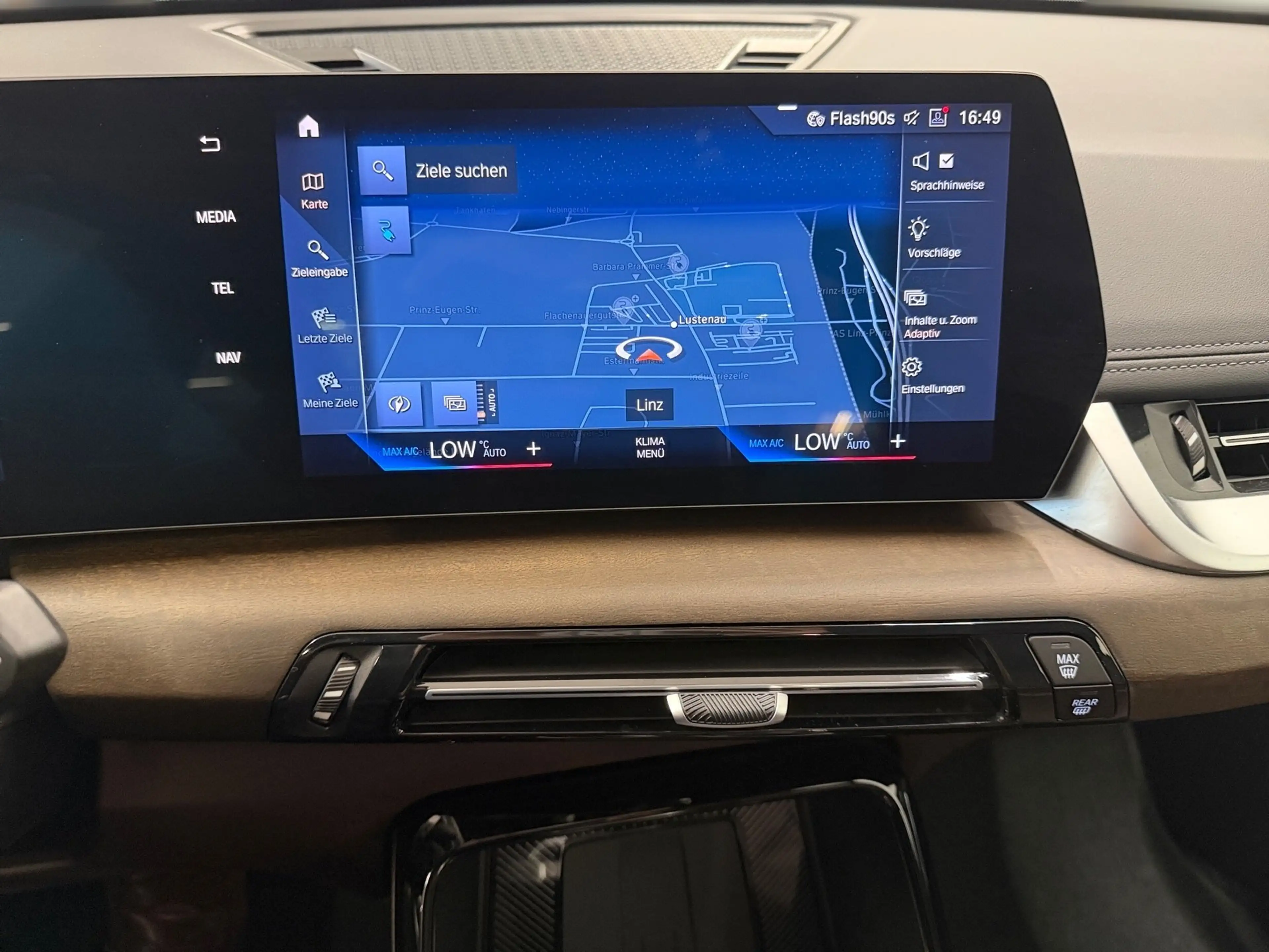 BMW iX1 xDrive30 — photo 5
