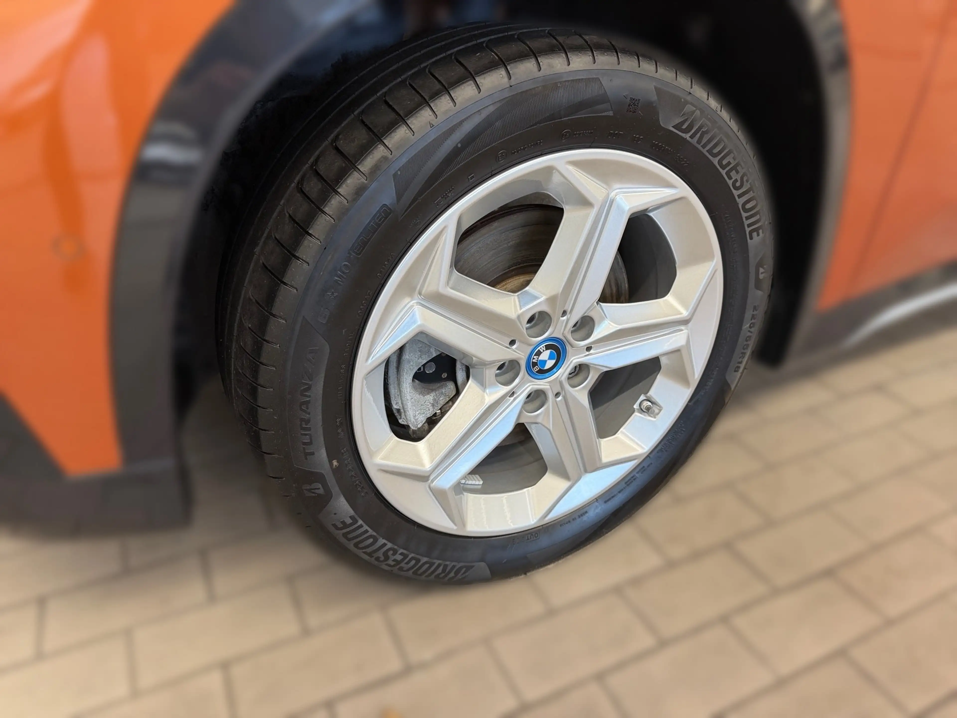 BMW iX1 xDrive30 — photo 3