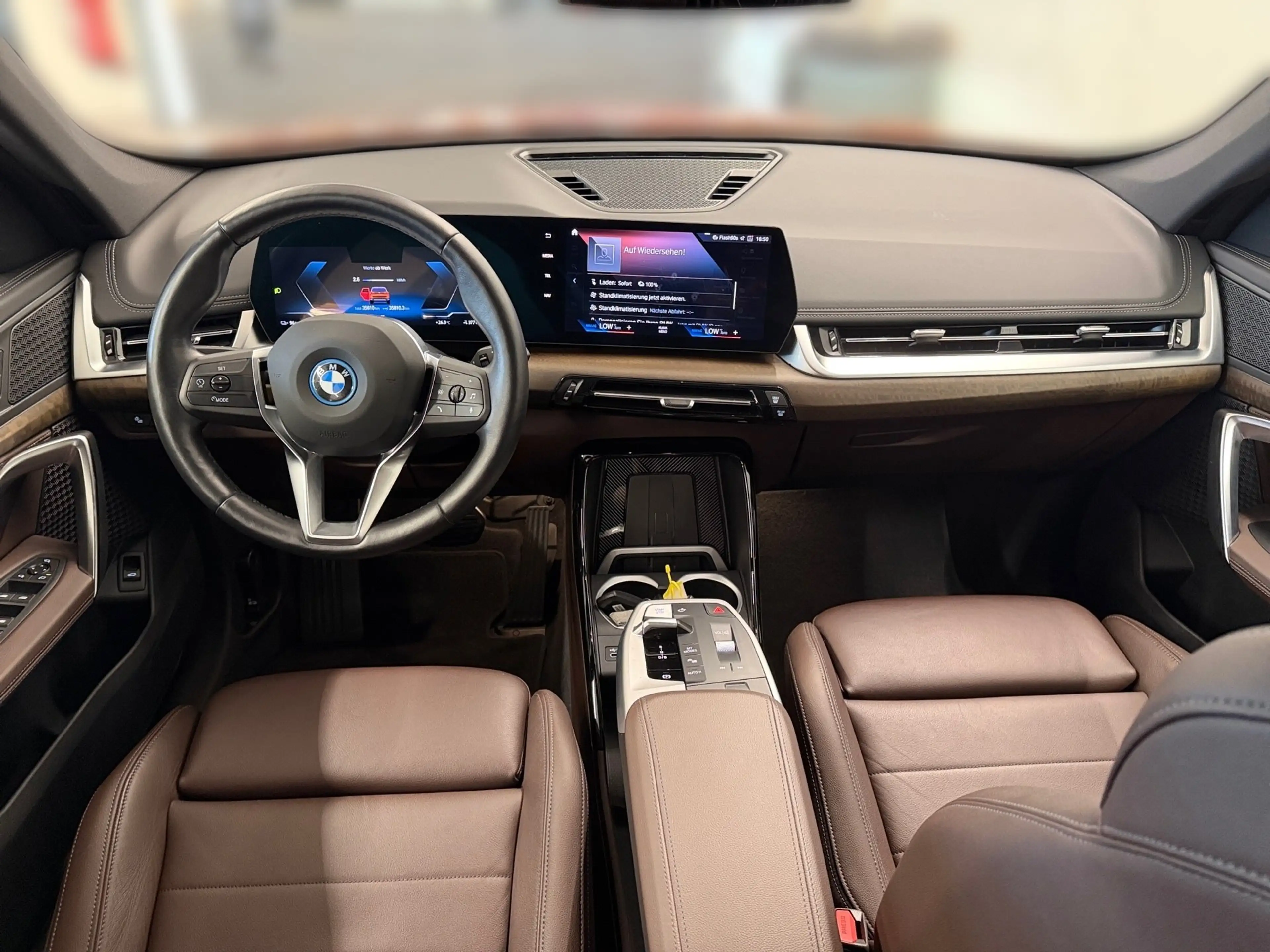 BMW iX1 xDrive30 — photo 8