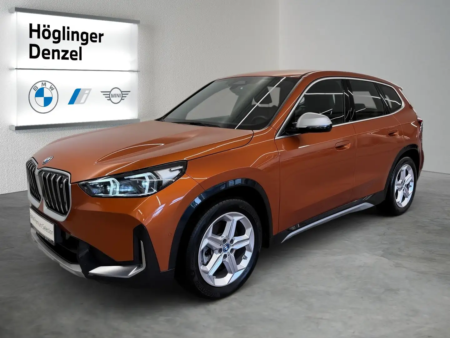 BMW iX1 xDrive30 Orange - 2