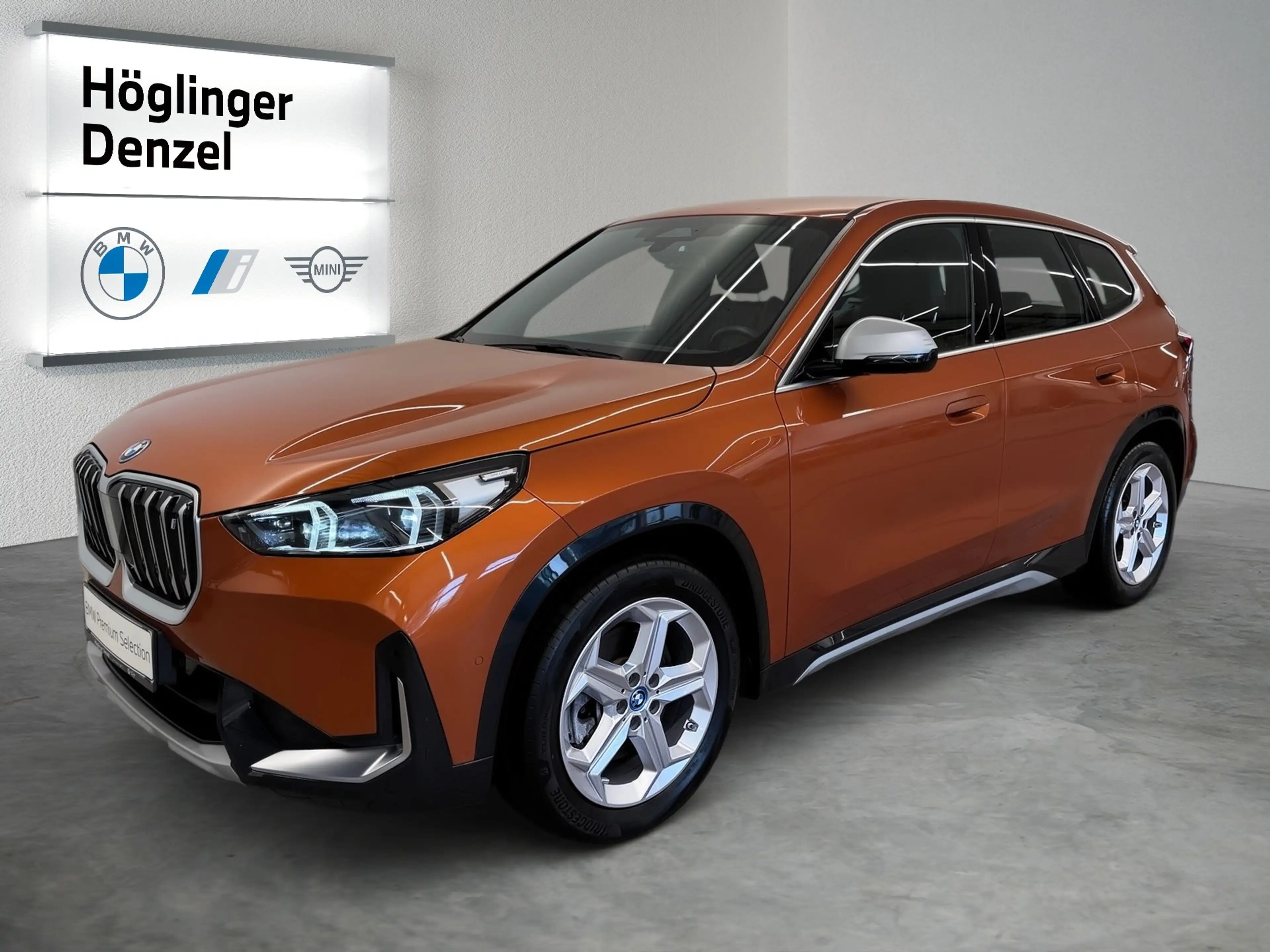 BMW iX1 xDrive30 — photo 2