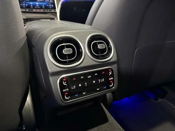 Mercedes-Benz Clase C 2023, foto 28