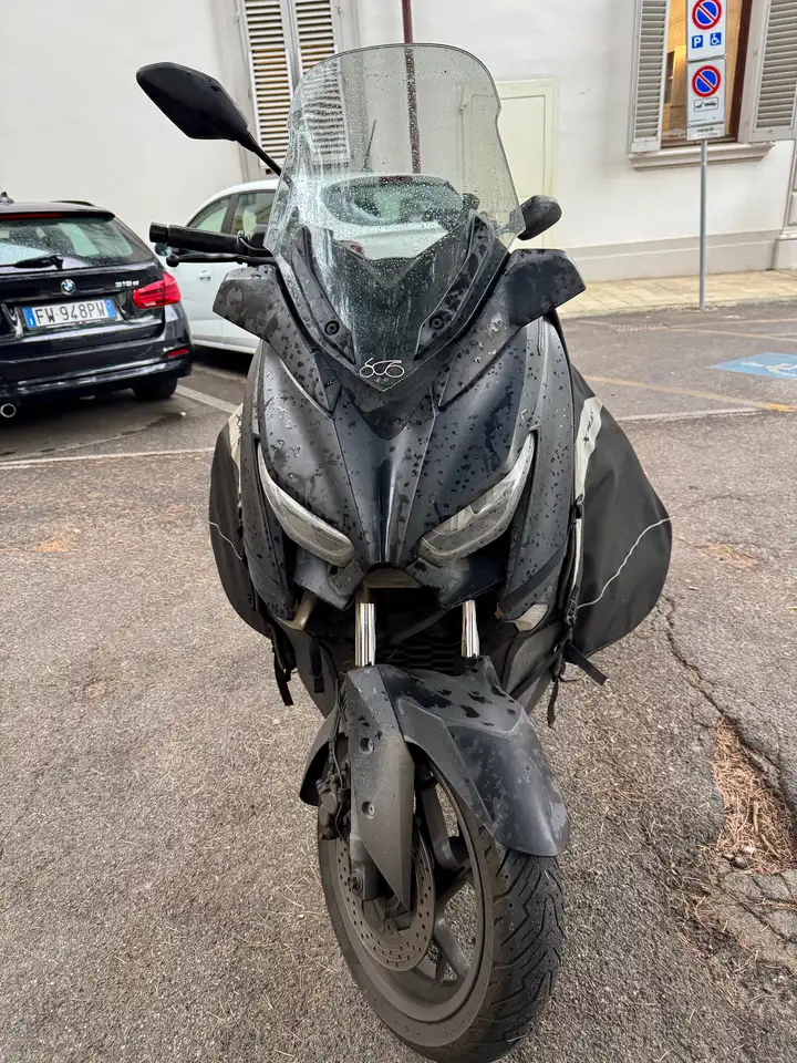 Yamaha X-Max 300