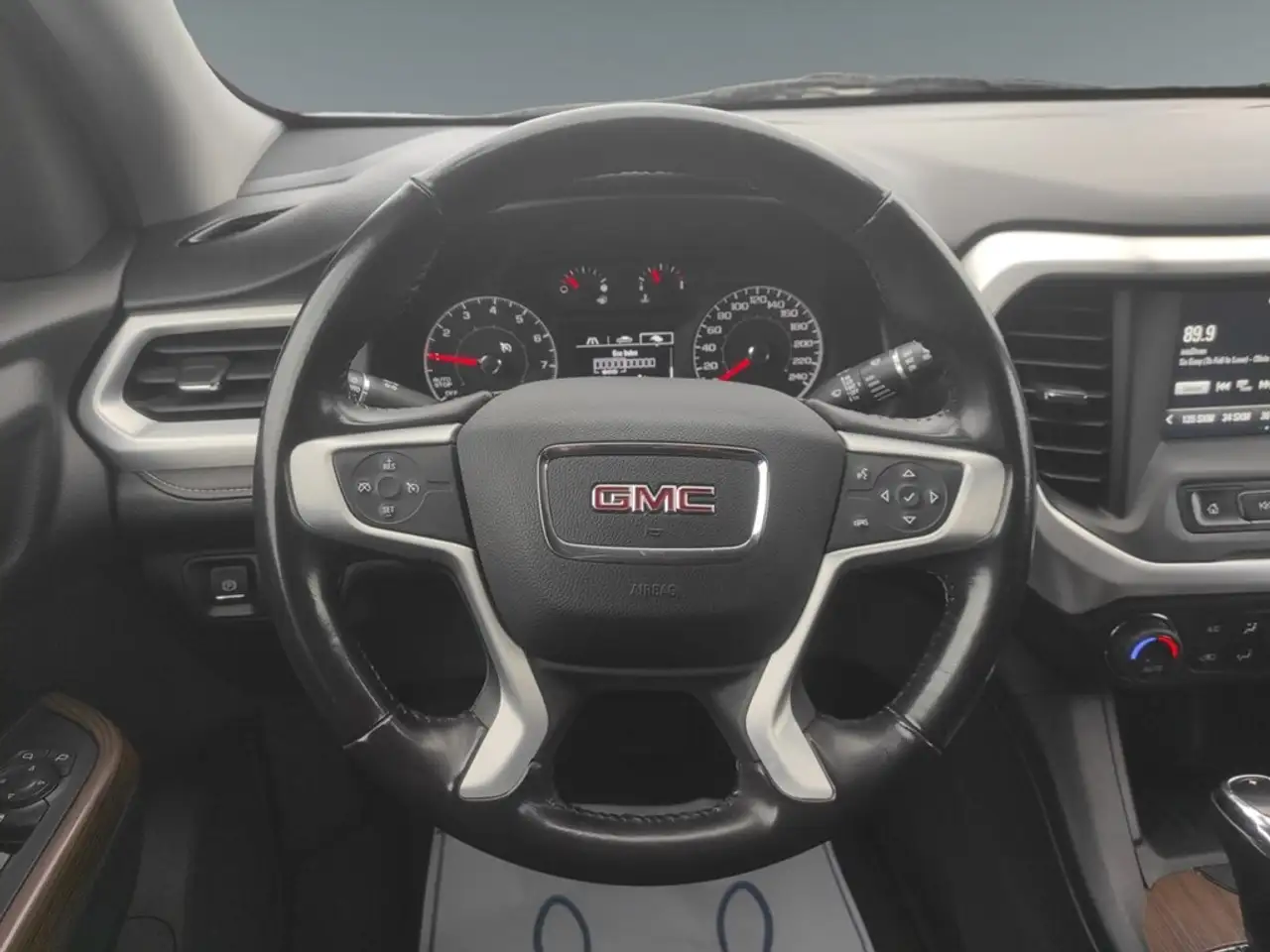 GMC Acadia снимка GMC Acadia