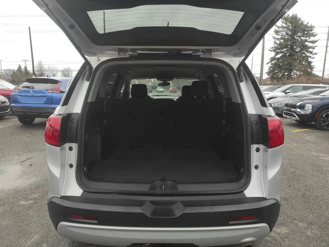 GMC Acadia снимка GMC Acadia