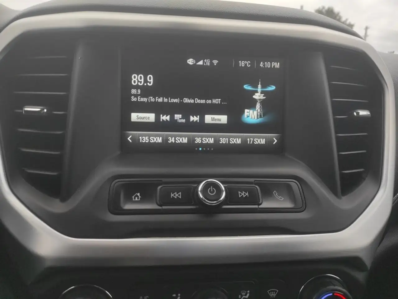GMC Acadia снимка GMC Acadia