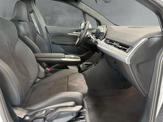 BMW 2 Series view 11
