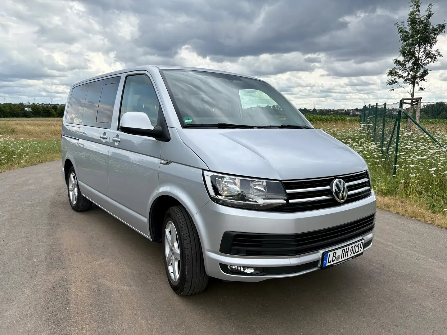 Volkswagen T6 Caravelle Caravelle DSG Kurz Comfortline Silber - 1