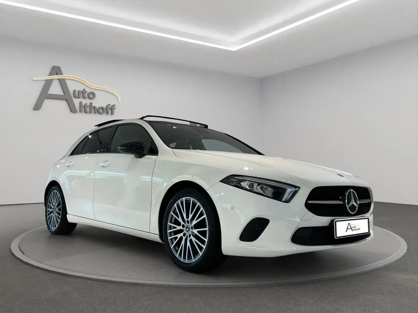 Mercedes-Benz A 200 A200d 4Matic DCT PANO AMBI CARPL NAV PARK SHZ Bílá - 1