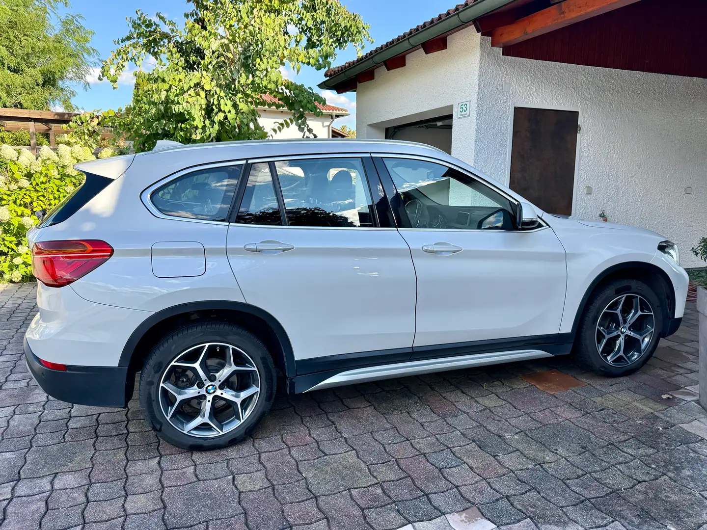 BMW X1 X1 xDrive18d xLine Aut. Weiß - 2