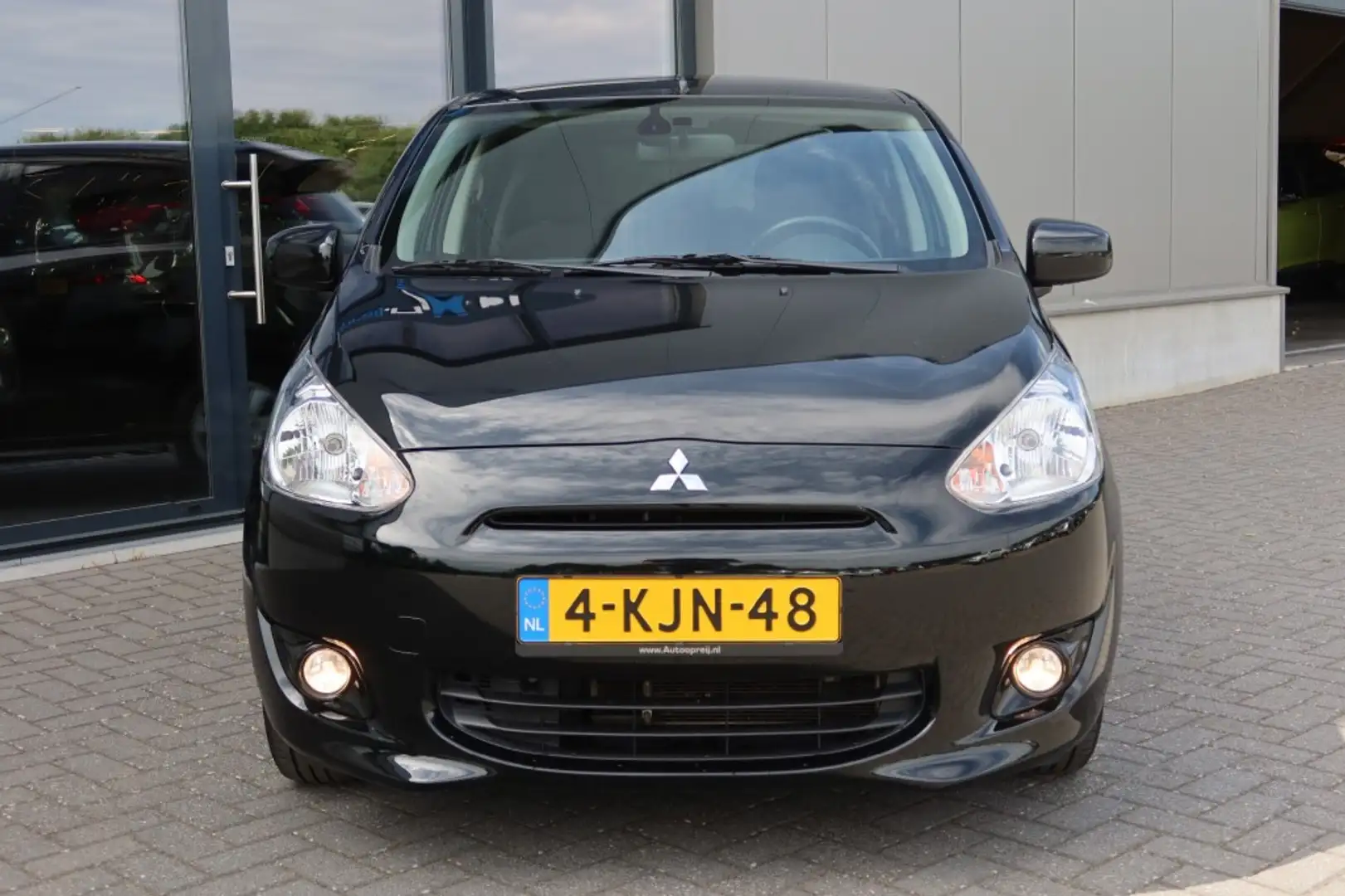 Mitsubishi Space Star 1.2 Intense AUTOMAAT 5drs. Clima, keyless entry 1e Zwart - 2