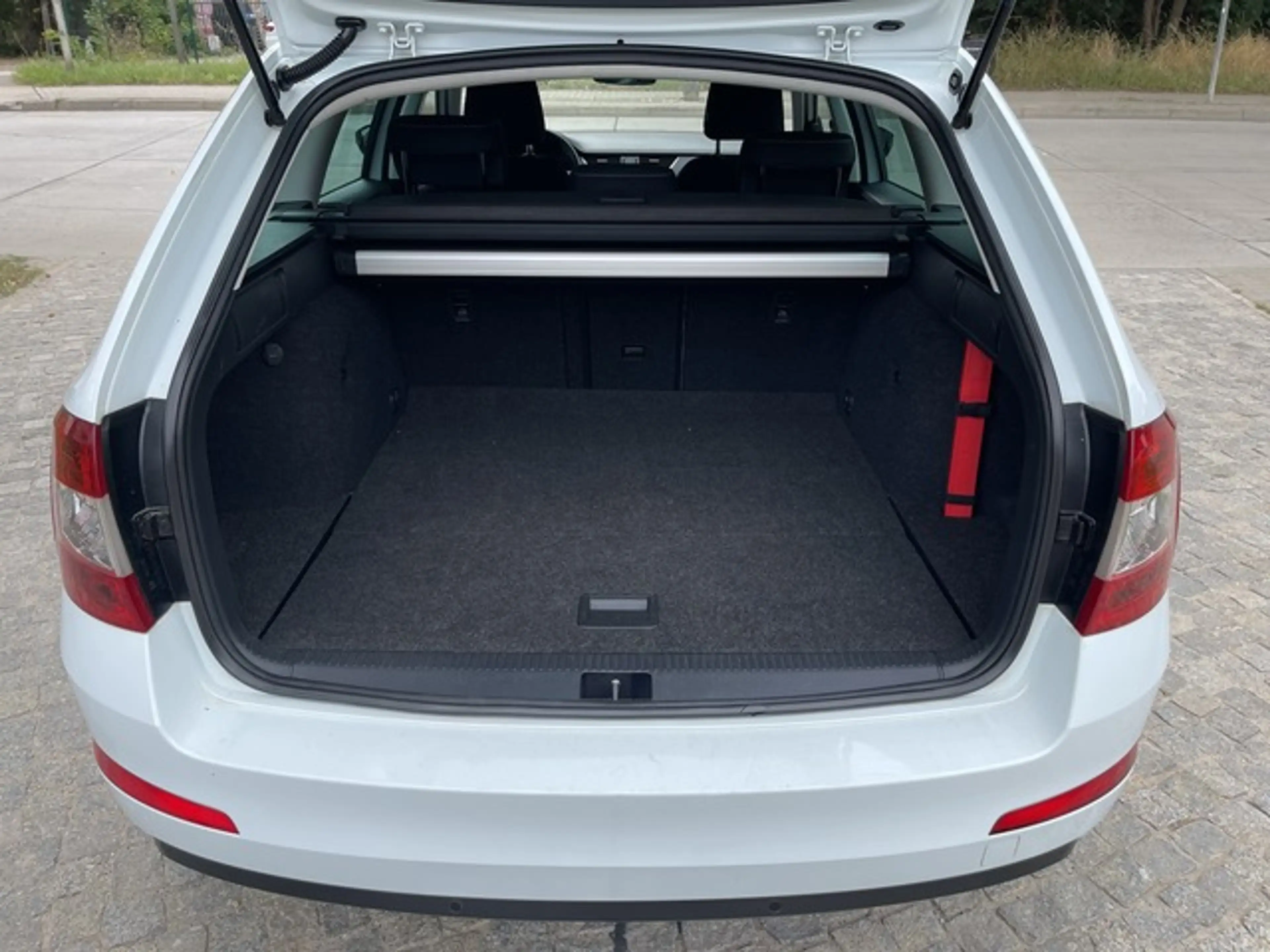 Skoda Octavia Combi 2.0TDI — photo 14