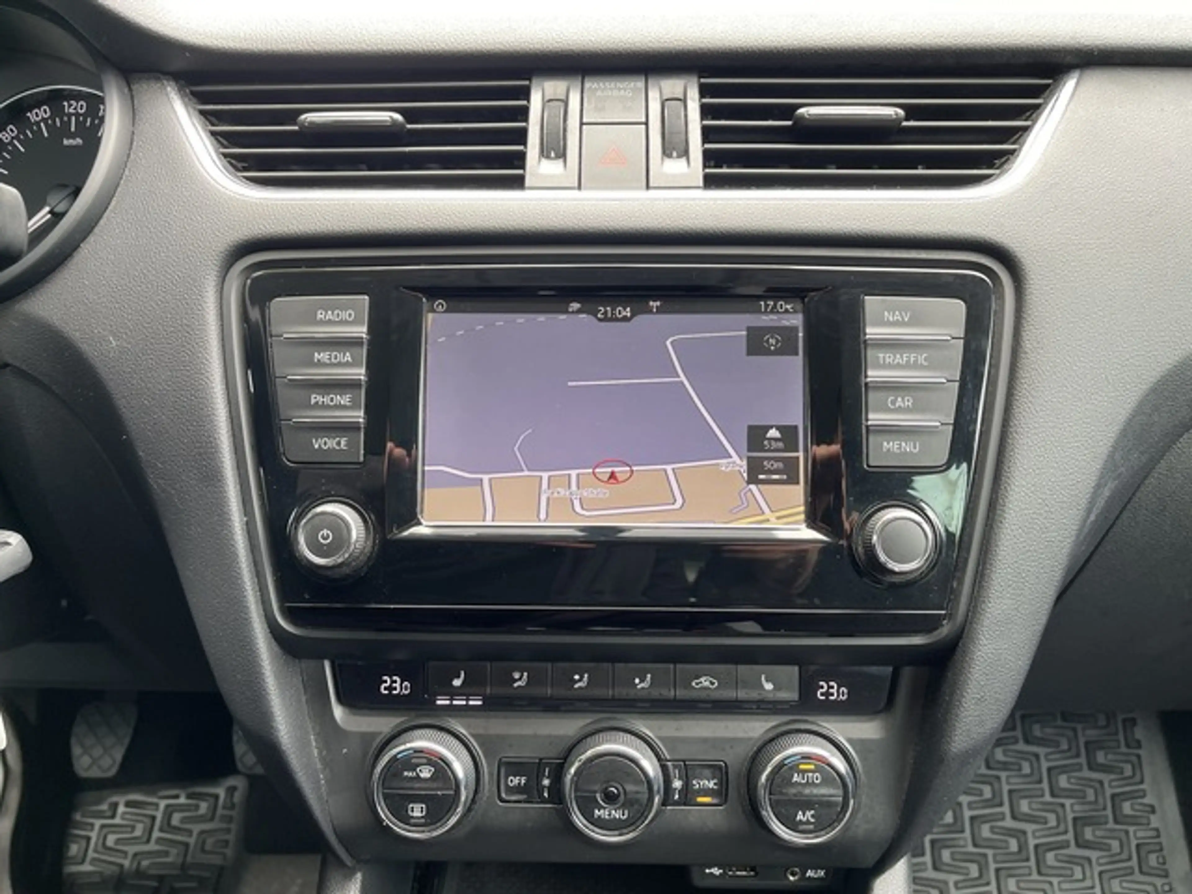 Skoda Octavia Combi 2.0TDI — photo 15