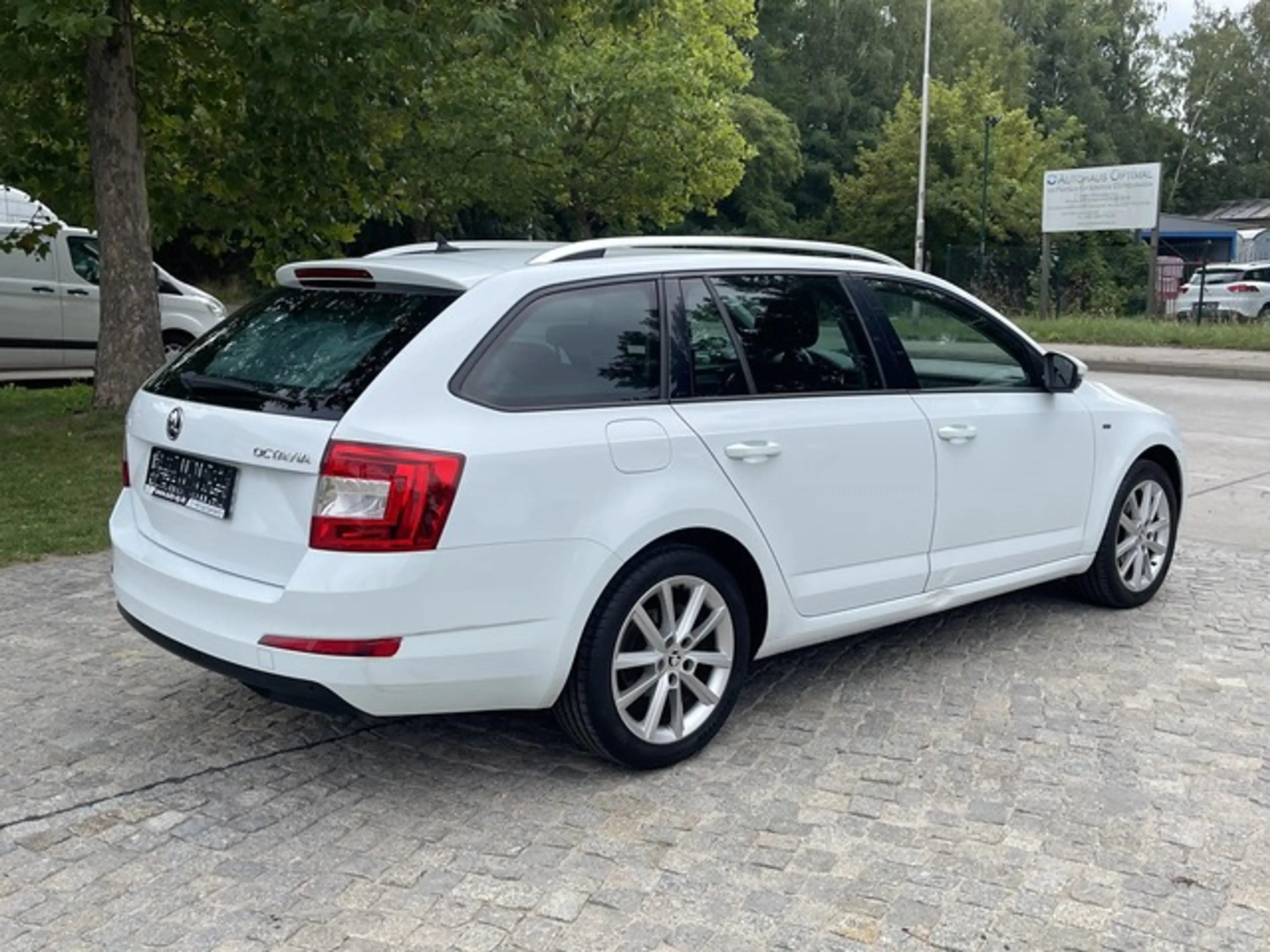 Skoda Octavia Combi 2.0TDI — photo 5