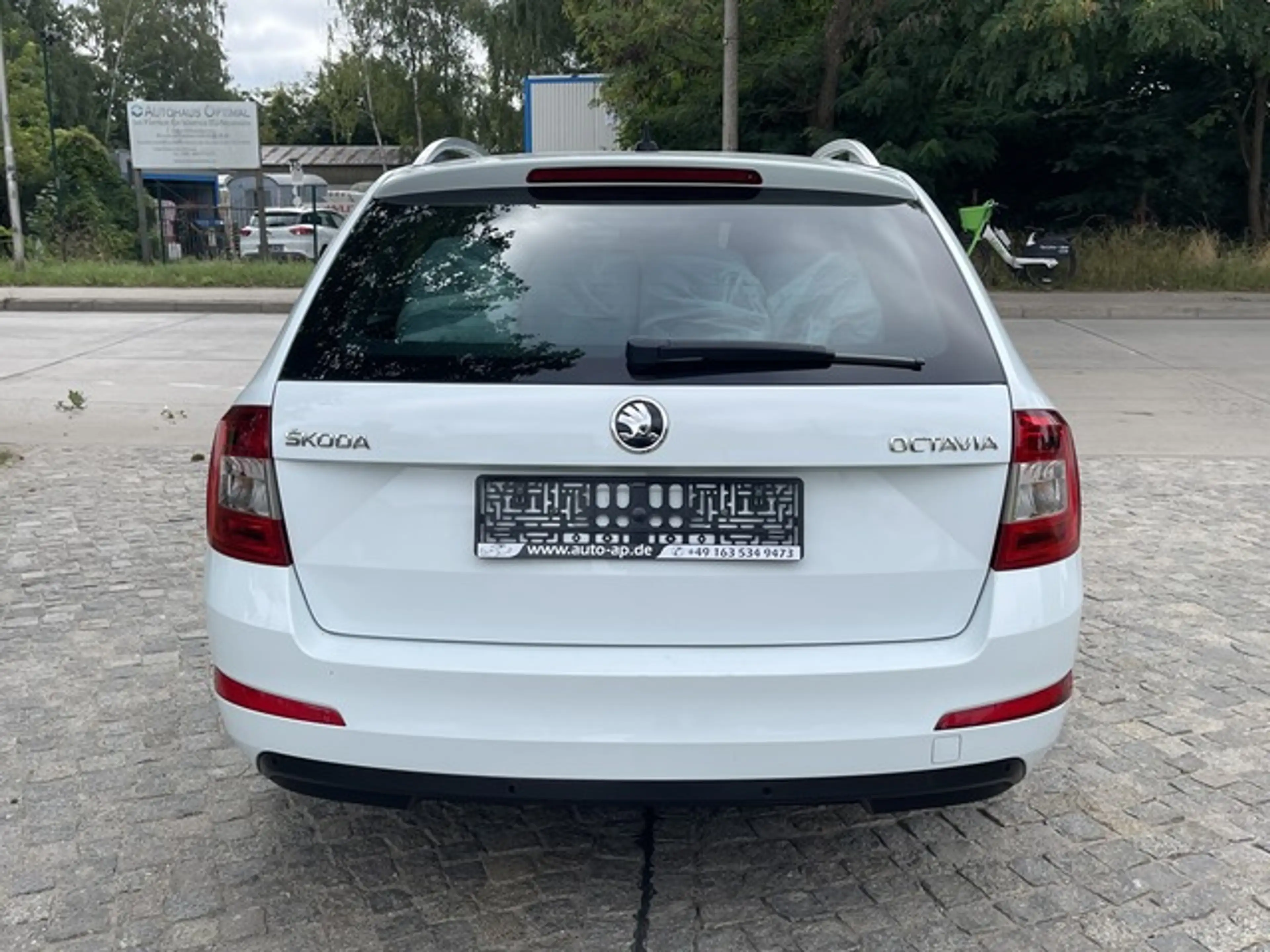 Skoda Octavia Combi 2.0TDI — photo 6