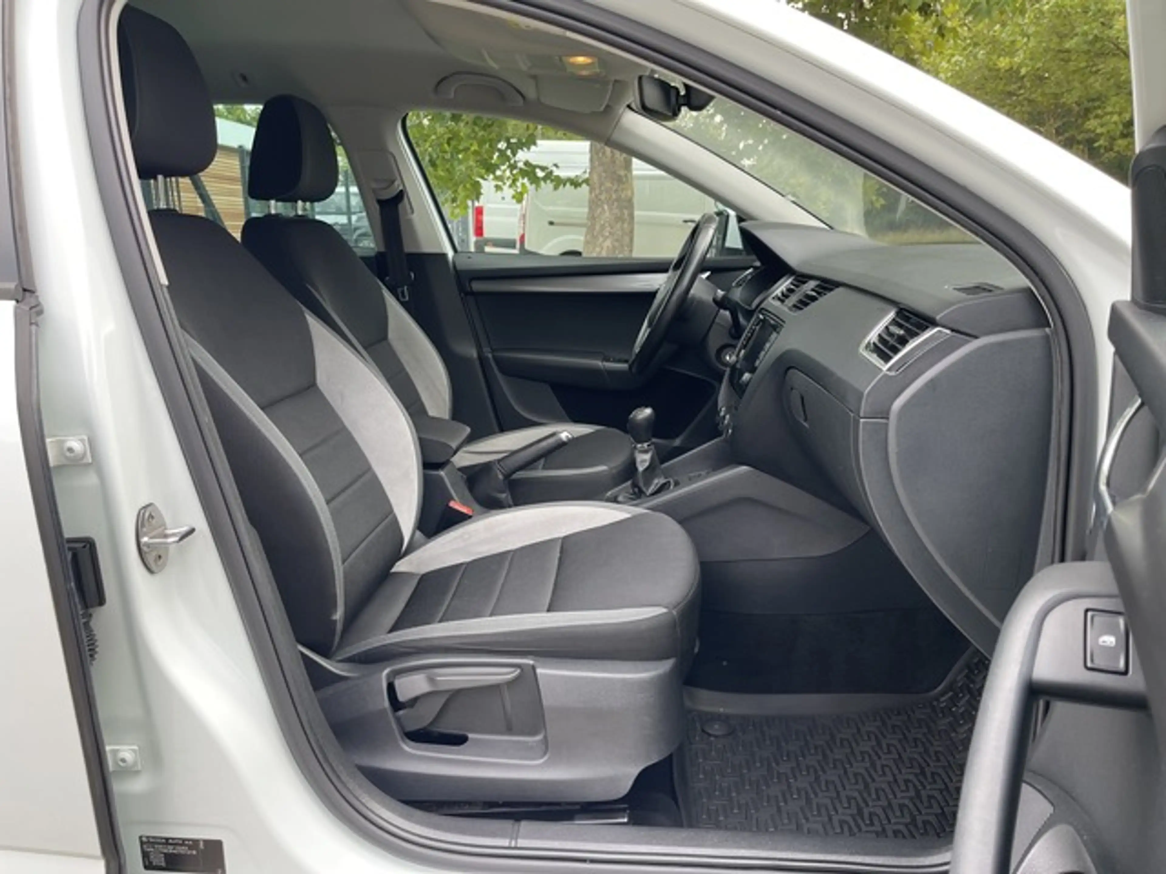 Skoda Octavia Combi 2.0TDI — photo 11