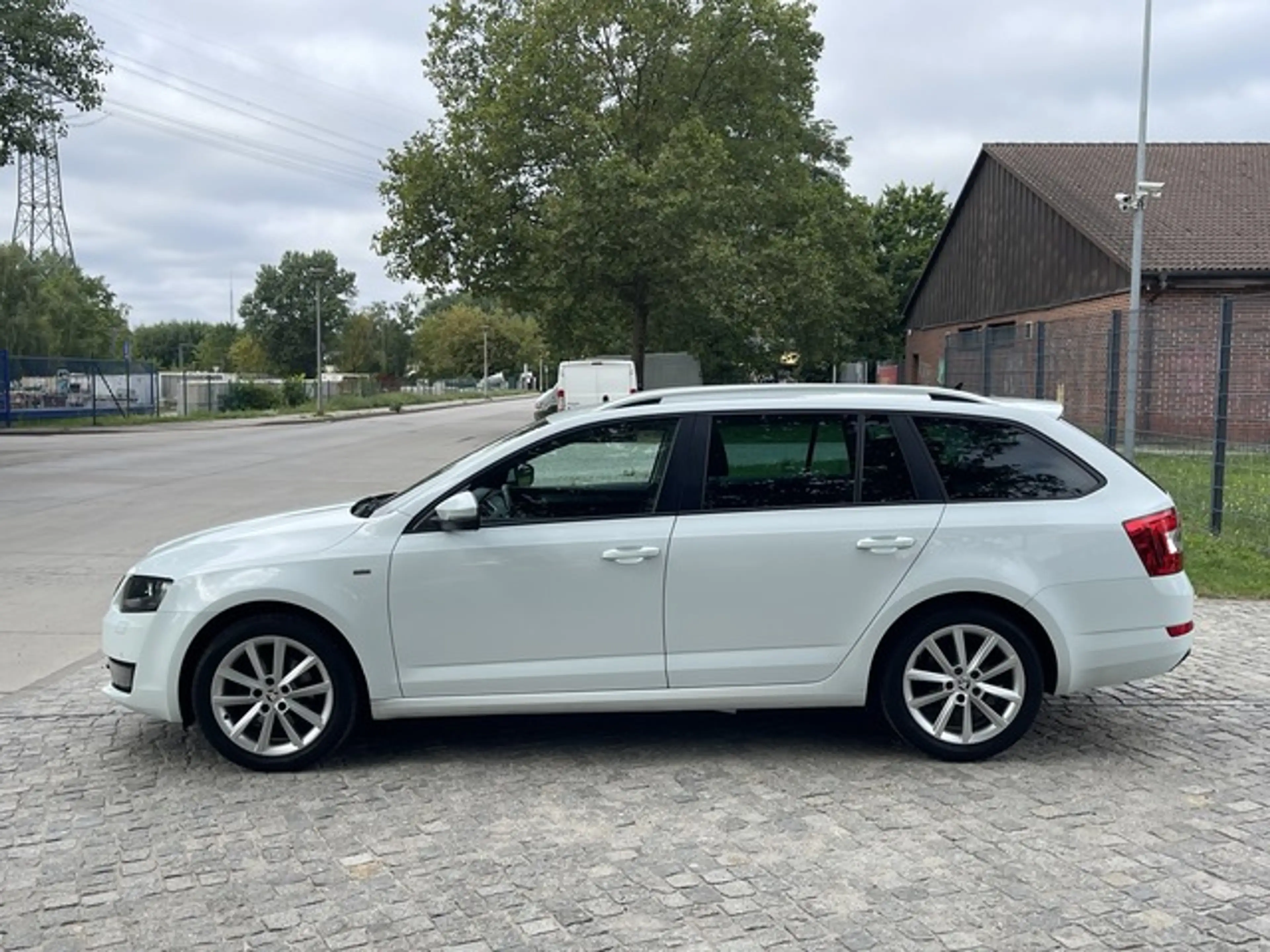Skoda Octavia Combi 2.0TDI — photo 8