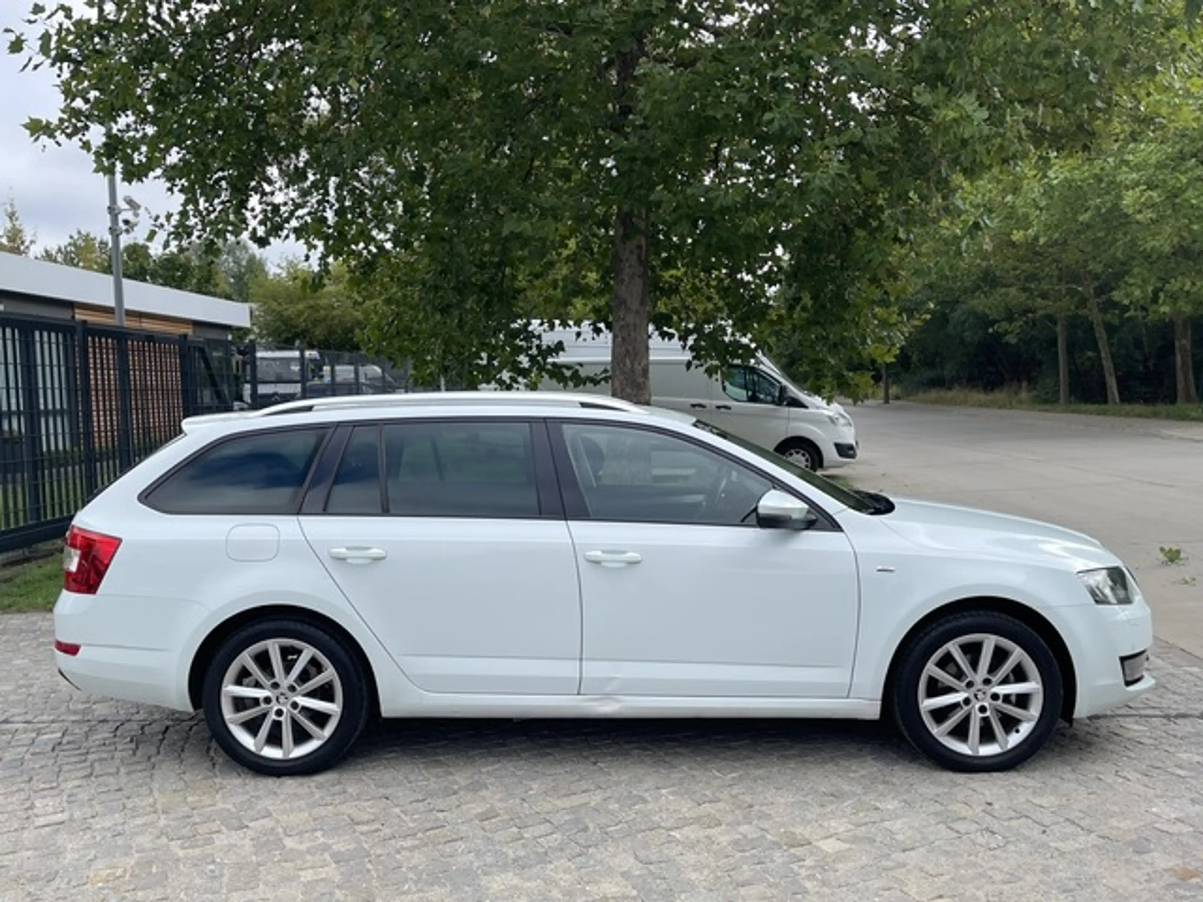 Skoda Octavia Combi 2.0TDI — photo 4