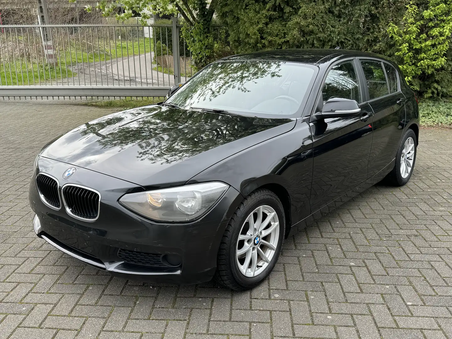 BMW 116 d Fekete - 1